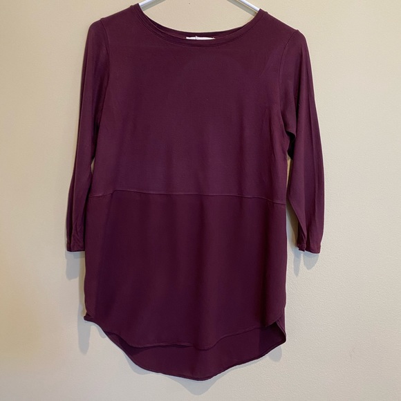 Two by Vince Camuto Tops - Maroon three quarter length sleeve shirt